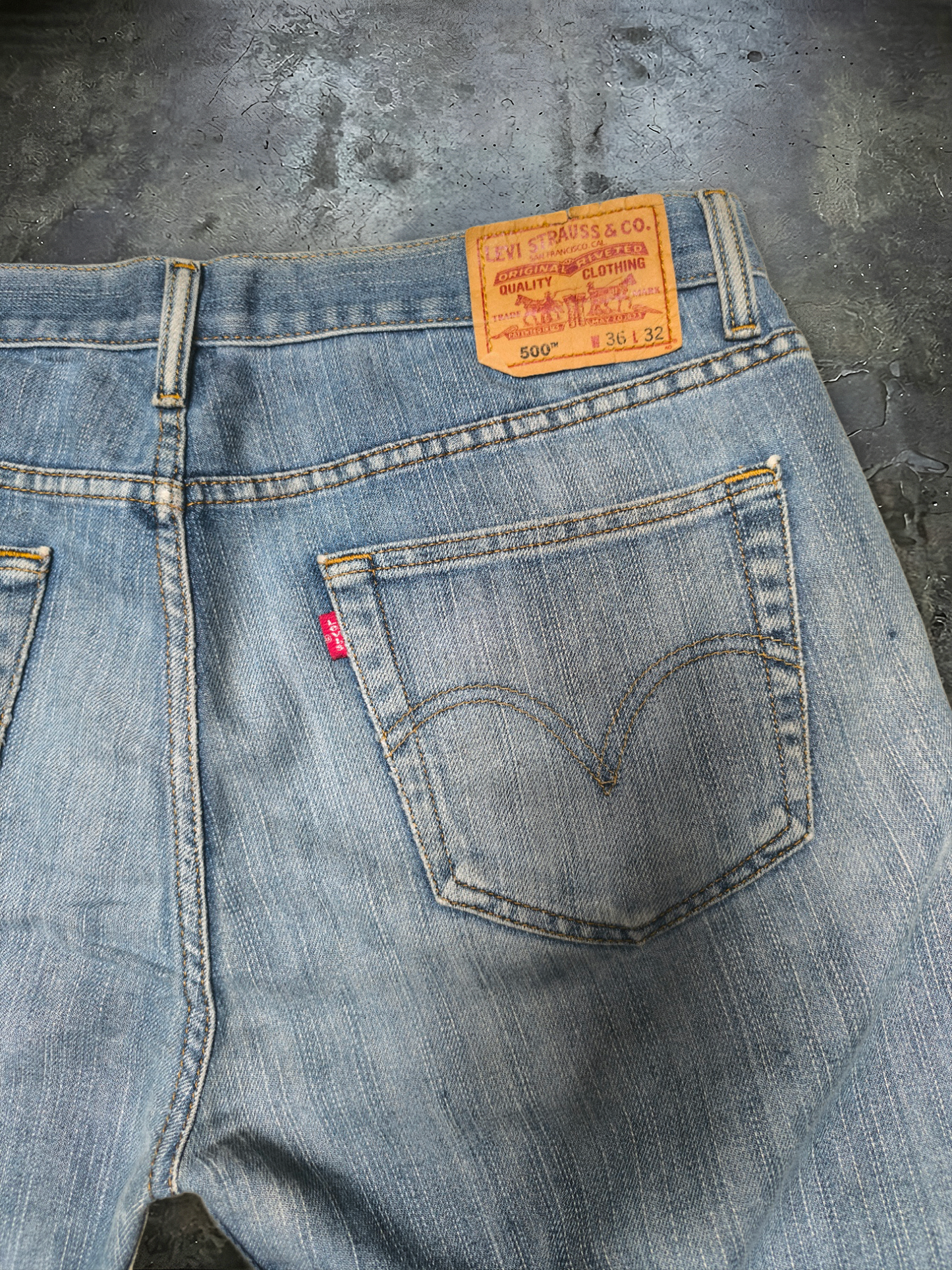 Jean Levi's (Ψ36/32)