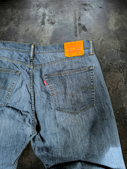Jean Levi's (Ψ36/32)